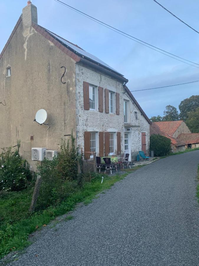 Busset Liages Situe Dans Le Bourbonnais 1 Chambres Lit Double Et Un Clic Clac Exterior foto