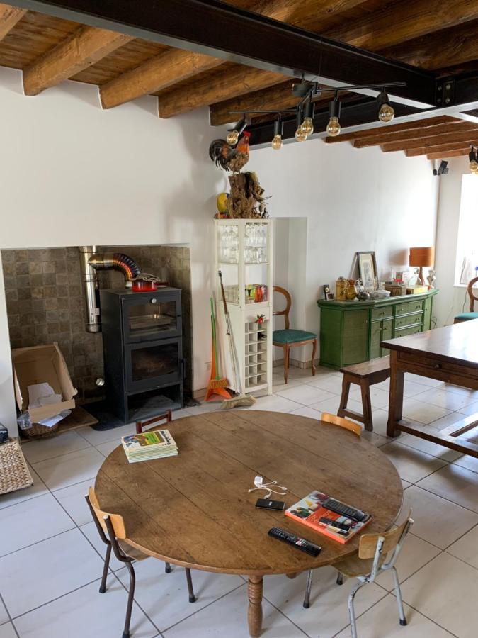Busset Liages Situe Dans Le Bourbonnais 1 Chambres Lit Double Et Un Clic Clac Exterior foto